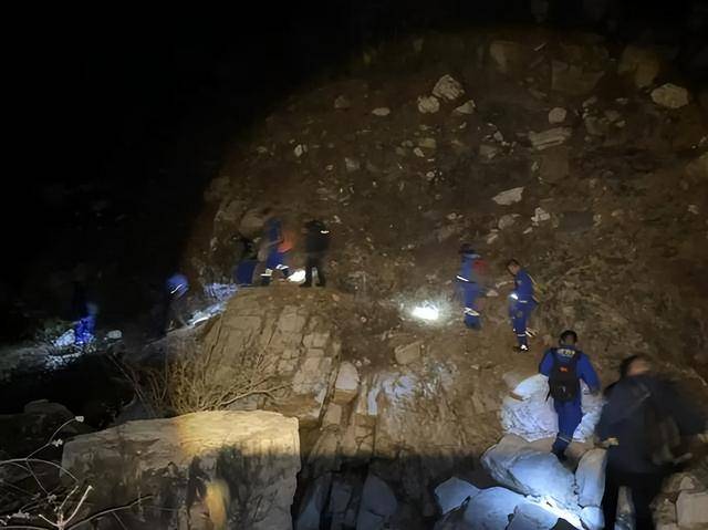北京一18岁小伙只带了手机爬野山被困<strong></p>
<p>比原虚拟币</strong>，18人连夜救援