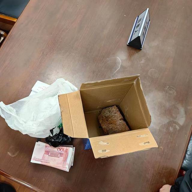 上海一男子一天内两次被骗！20000元现金装进啤酒箱<strong></p>
<p>水果虚拟币</strong>，送上顺风车……