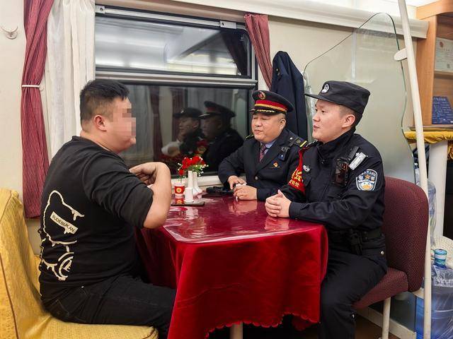 列车上一醉酒“纹身哥”突然对乘警说“我是逃犯”<strong></p>
<p>虚拟币建群</strong>，乘警一查：不，你不是！