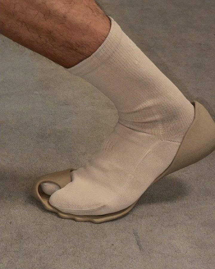 巴黎世家这鞋要卖1万多<strong></p>
<p>虚拟币会</strong>？网友看傻：确定不是鞋垫？