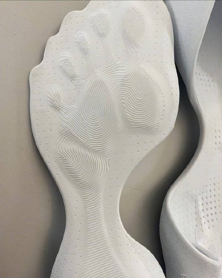 巴黎世家这鞋要卖1万多<strong></p>
<p>虚拟币会</strong>？网友看傻：确定不是鞋垫？