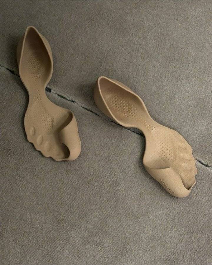 巴黎世家这鞋要卖1万多<strong></p>
<p>虚拟币会</strong>？网友看傻：确定不是鞋垫？