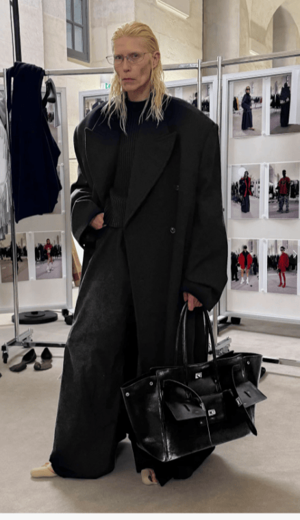 巴黎世家这鞋要卖1万多<strong></p>
<p>虚拟币会</strong>？网友看傻：确定不是鞋垫？