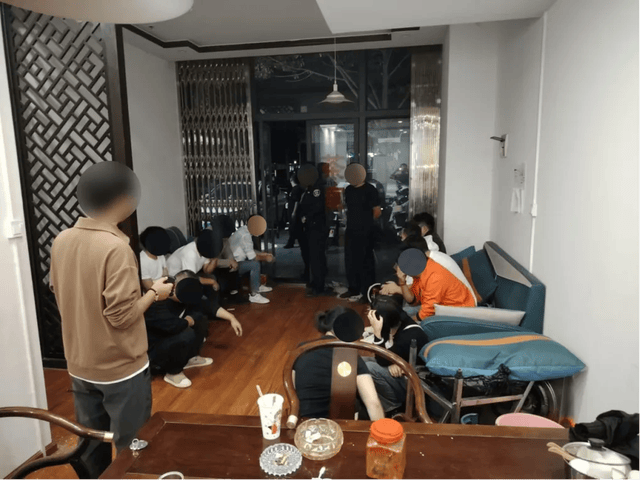 昆明警方披露：多人聚集<strong></p>
<p>虚拟币返佣</strong>，竟然在干这件事，被“一锅端”！现场曝光……