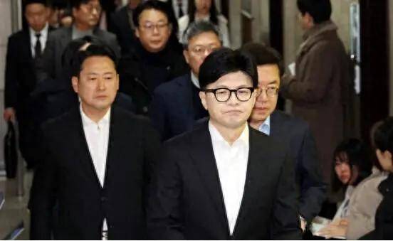 尹锡悦险中求稳：戒严风波逆转<strong></p>
<p>虚拟币返佣</strong>，国民力量党撑腰，李在明盼破局！