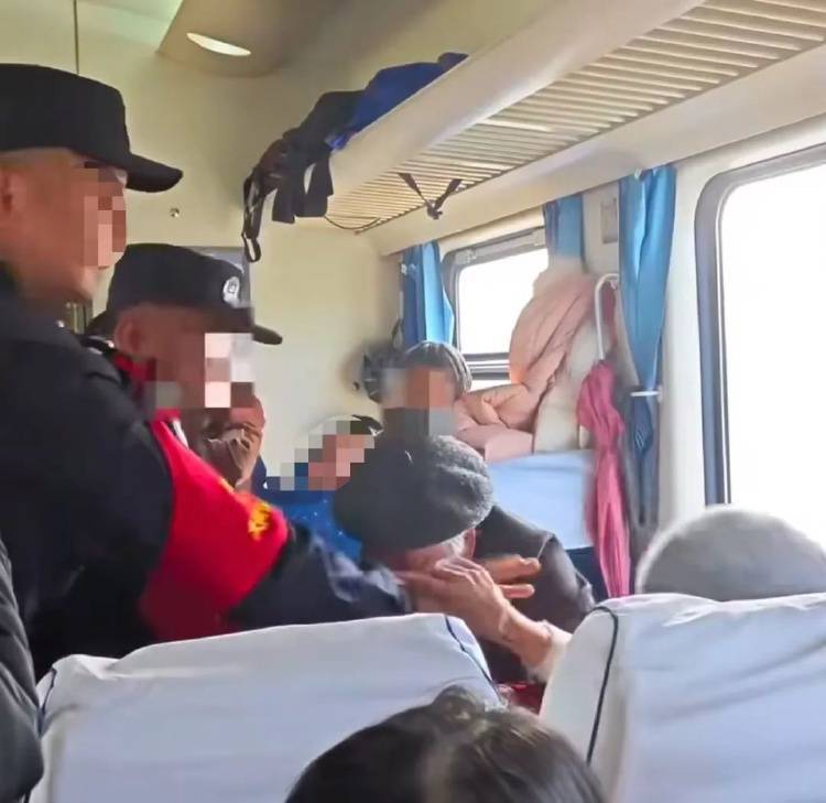 母女俩列车霸座还持刀威胁<strong></p>
<p>虚拟币返佣</strong>，12306回应