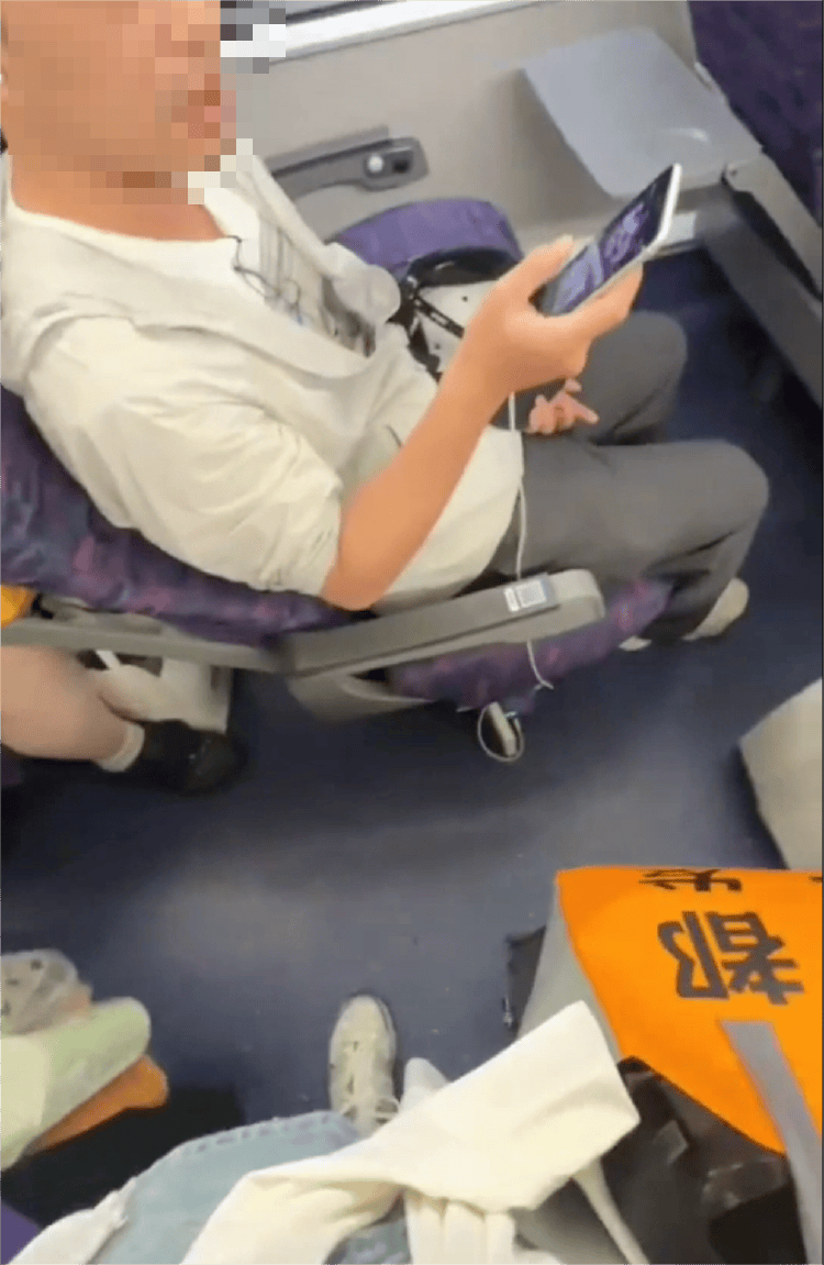 母女俩列车霸座还持刀威胁<strong></p>
<p>虚拟币返佣</strong>，12306回应