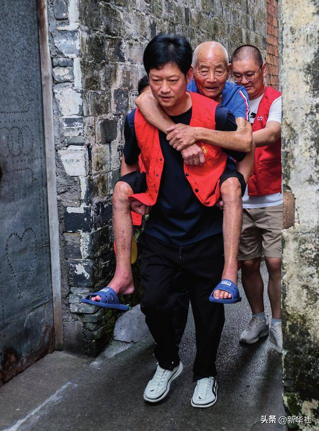 瞭望·治国理政纪事｜“<strong></p>
<p>虚拟币返佣</strong>我也是个老基层”