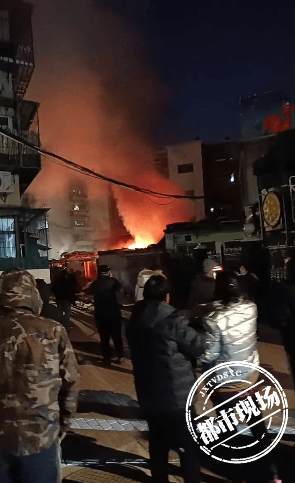 “我家楼都动了”<strong></p>
<p>善盾虚拟币</strong>,天津一小区突发火灾,当地消防深夜通报