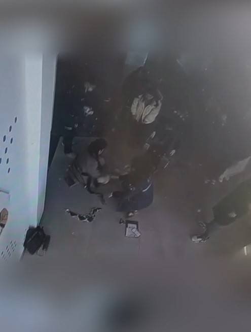 河南一大学老师心脏骤停晕倒<strong></p>
<p>善盾虚拟币</strong>,女学生按压施救:我也很害怕,看到老师好转激动手抖