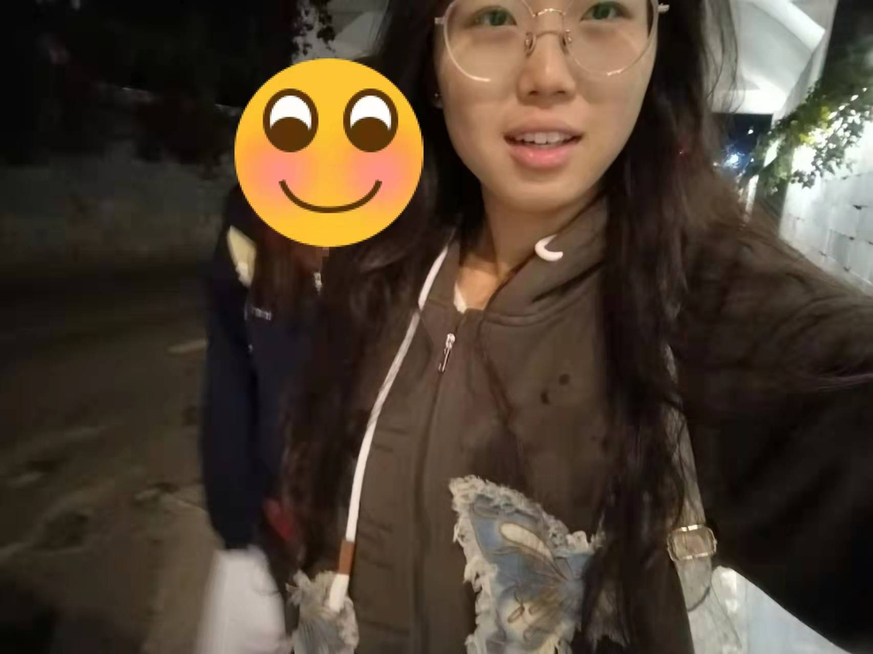 河南一大学老师心脏骤停晕倒<strong></p>
<p>善盾虚拟币</strong>,女学生按压施救:我也很害怕,看到老师好转激动手抖