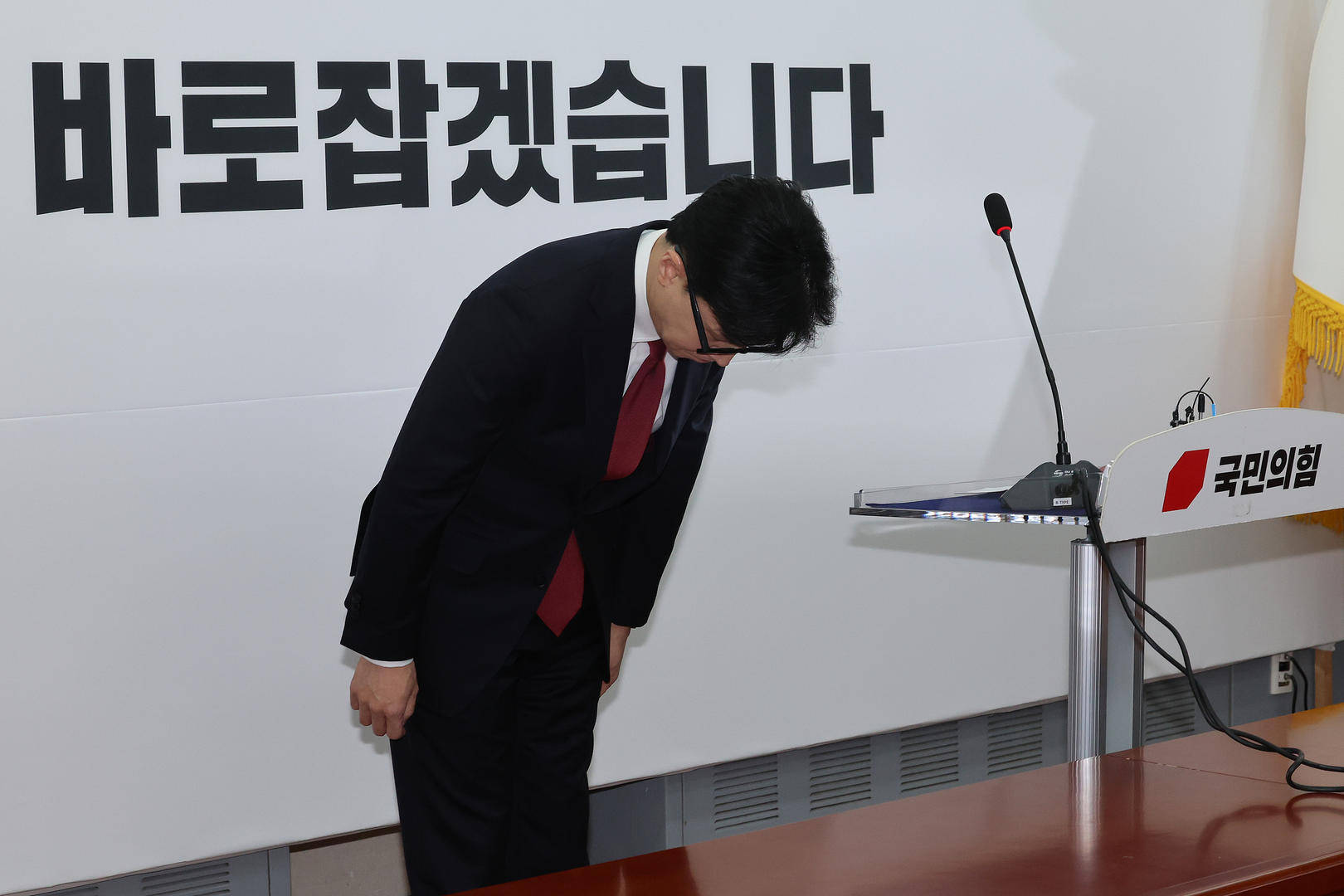 突然主张弹劾总统的韩国执政党党首:曾获尹锡悦多次提拔<strong></p>
<p>虚拟币马克</strong>,后因第一夫人惹怒“亲尹派”