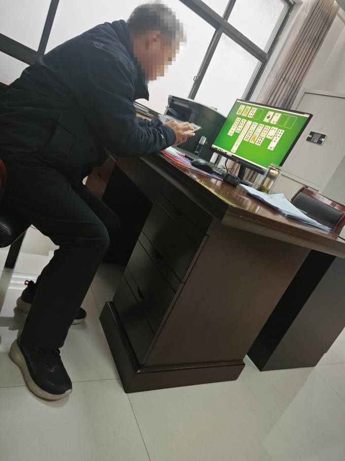 沭阳城管局副局长如此做派令人费解