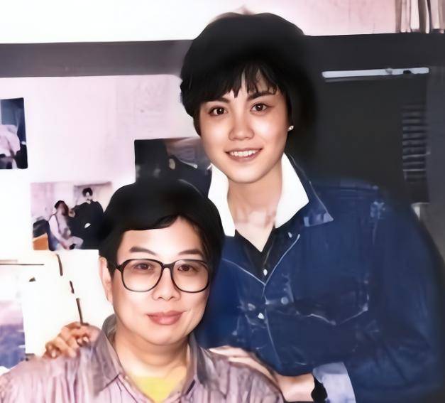 谢霆锋为何不爱年轻漂亮的张柏芝<strong></p>
<p>虚拟牛莱币</strong>，偏偏对55岁王菲，如此痴情？