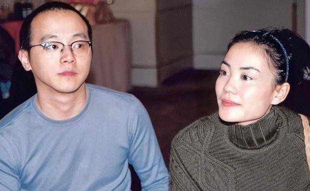 谢霆锋为何不爱年轻漂亮的张柏芝<strong></p>
<p>虚拟牛莱币</strong>，偏偏对55岁王菲，如此痴情？