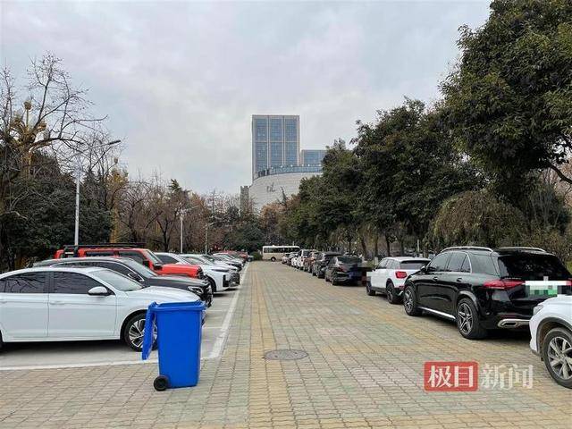 许昌胖东来天使城客流爆满<strong></p>
<p>邦尼虚拟币</strong>,人大政协机关开门提供约450个免费车位迎客