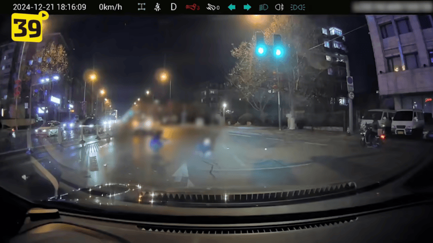 夜晚<strong></p>
<p>虚拟币锻造</strong>，大连街头！男子突然发现路上有个“塑料袋”，仔细看竟然是个人……