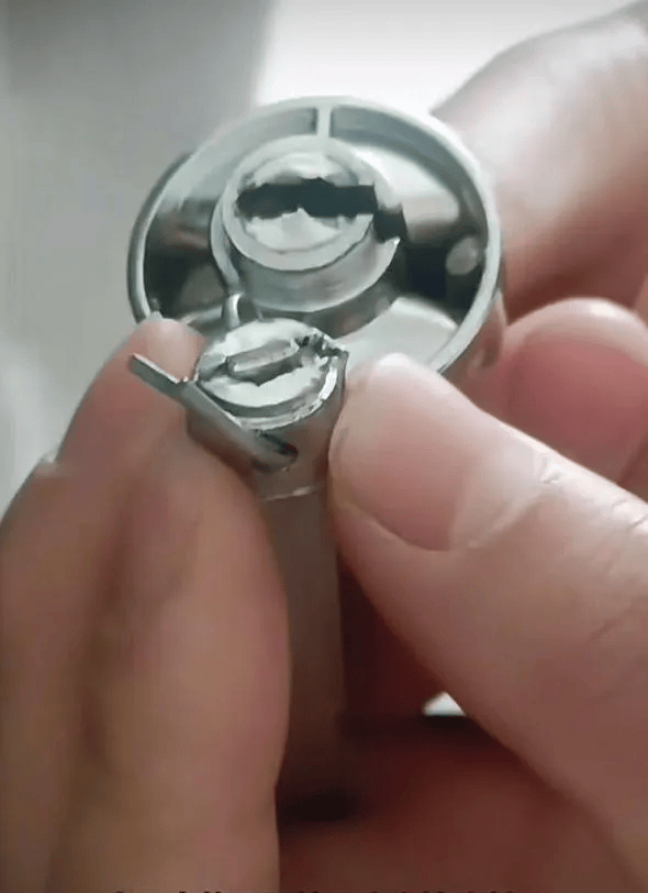 云南3名女生因门锁损坏被困民宿<strong></p>
<p>虚拟币锻造</strong>，错过考研最后一科！最新回应