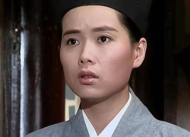 曝61岁叶童香港行生图<strong></p>
<p>三体虚拟币</strong>，身材干瘪脸上画大浓妆，多人追着索要签名