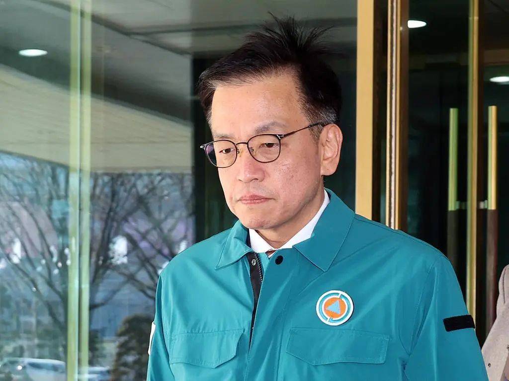 最新消息：黑匣子部分受损！179人遇难<strong></p>
<p>三体虚拟币</strong>，有人一家9口都在机上，济州航空CEO鞠躬道歉！航司：事发前已投保10亿美元责任保险赔偿