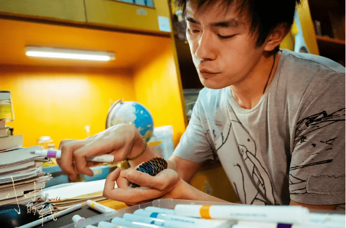 五天破3亿<strong></p>
<p>替买虚拟币</strong>，易烊千玺演技封神！文艺片《小小的我》成票房爆款，做对了什么？