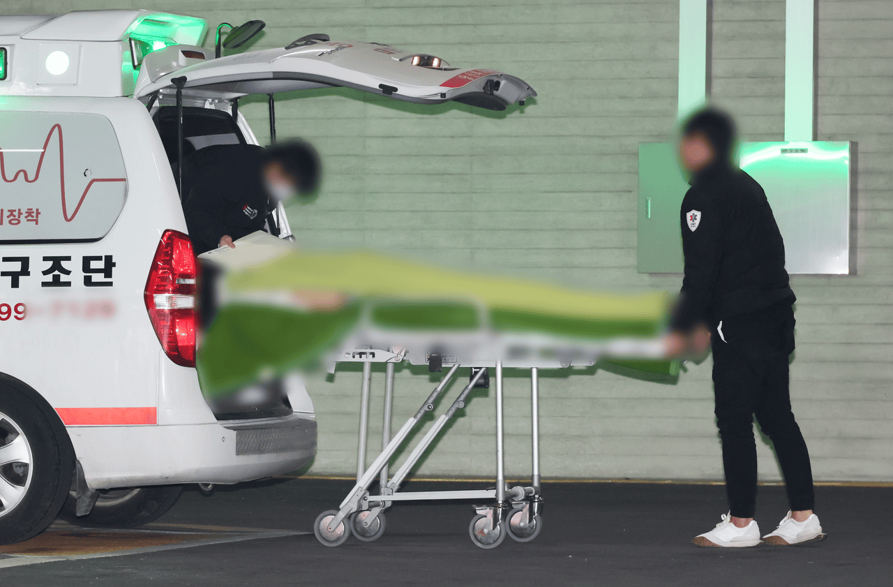 韩国空难两名幸存者：33岁空少恐全身瘫痪<strong></p>
<p>替买虚拟币</strong>，空姐脚踝和头部受伤