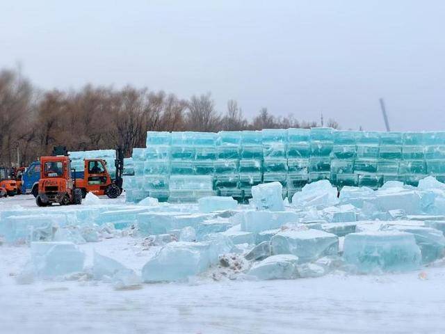 松花江上的父子和兄弟：凌晨零下20度出门采冰<strong></p>
<p>替买虚拟币</strong>，月入万元