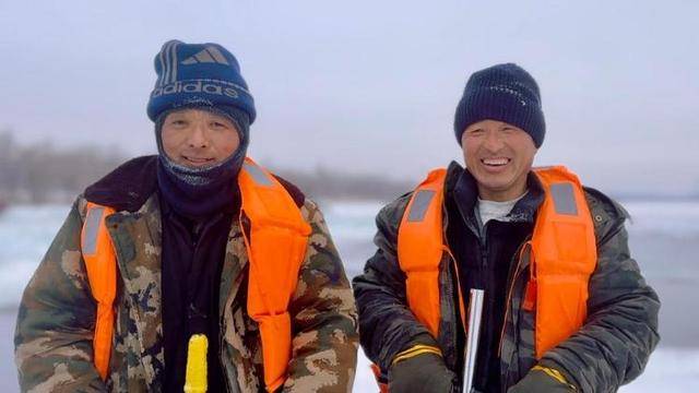 松花江上的父子和兄弟：凌晨零下20度出门采冰<strong></p>
<p>替买虚拟币</strong>，月入万元