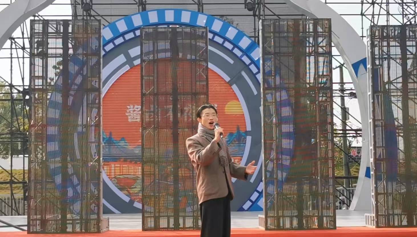 郭有才爆火半年后：就像在做梦<strong></p>
<p>替买虚拟币</strong>，过得轻飘飘的