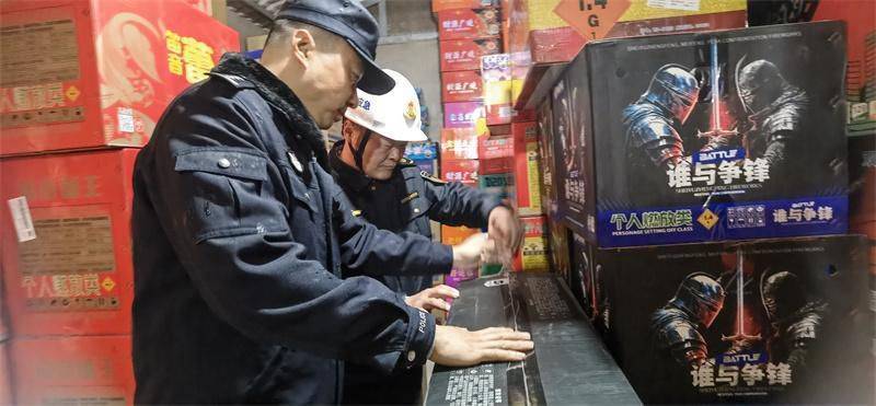 2人被刑拘<strong></p>
<p>替买虚拟币</strong>!江苏南京警方查获一非法销售储存烟花爆竹窝点