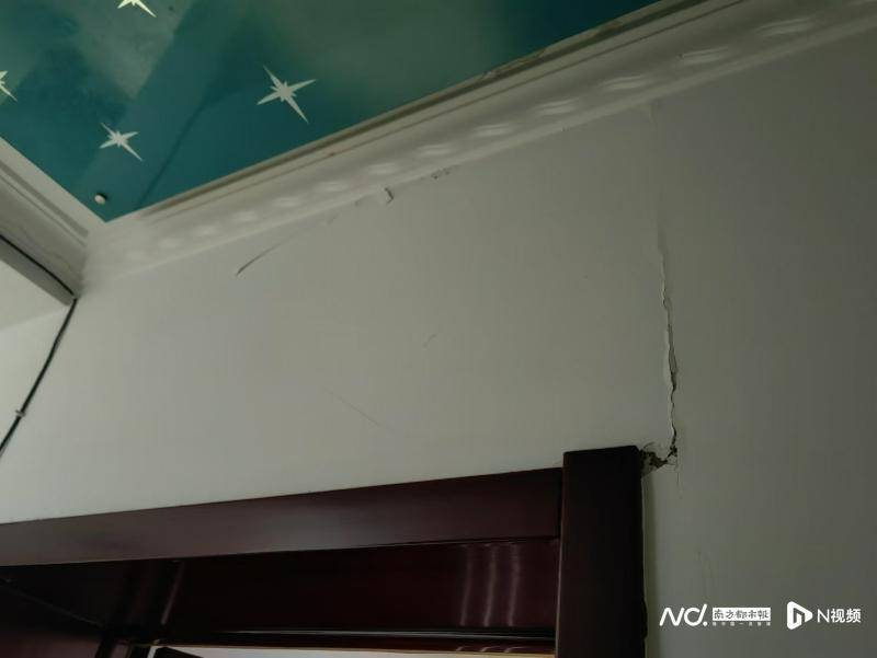 连线银川4.8级地震亲历者：家里墙裂了在室外避险<strong></p>
<p>亚博虚拟币</strong>，气温低