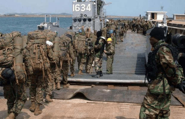 要么当炮灰<strong></p>
<p>亚博虚拟币</strong>，要么撤军！美国举动出人意料，9000名美军一夜跑路！