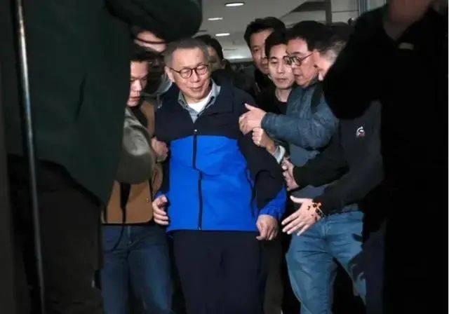 柯文哲再次“绝处逢生”后<strong></p>
<p>亚博虚拟币</strong>，岛内最新民调出炉，赖清德支持率惊人