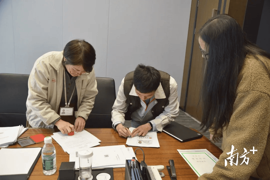 签了！比亚迪东莞再拿地<strong></p>
<p>亚博虚拟币</strong>，投资额超30亿元