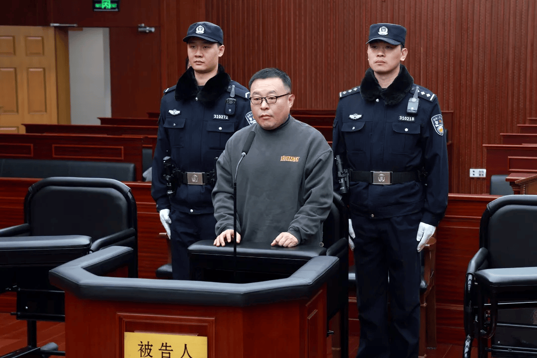 姚凯<strong></p>
<p>亚博虚拟币</strong>，在上海市静安区副区长、浦东新区副区长、上海市住建委主任等职上，受贿5632万