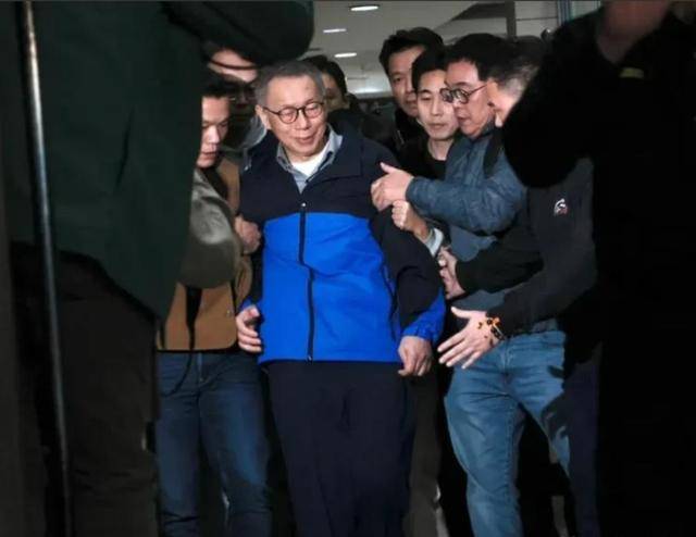 柯文哲绝处逢生<strong></p>
<p>周川虚拟币</strong>,岛内高官突然集体“大逃亡”,邱毅罕见发文求救