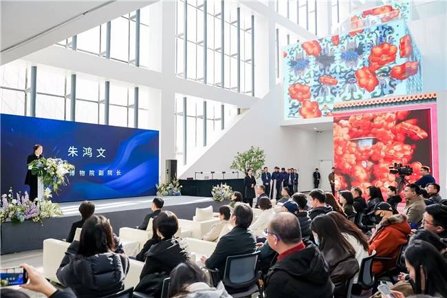 故宫博物院携手苏州湾数字艺术馆<strong></p>
<p>虚拟币牛人</strong>，共启“‘纹’以载道——故宫沉浸式数字体验展”