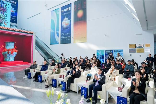 故宫博物院携手苏州湾数字艺术馆<strong></p>
<p>虚拟币牛人</strong>，共启“‘纹’以载道——故宫沉浸式数字体验展”