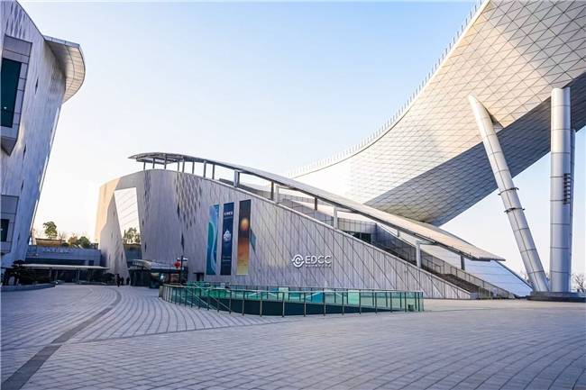 故宫博物院携手苏州湾数字艺术馆<strong></p>
<p>虚拟币牛人</strong>，共启“‘纹’以载道——故宫沉浸式数字体验展”