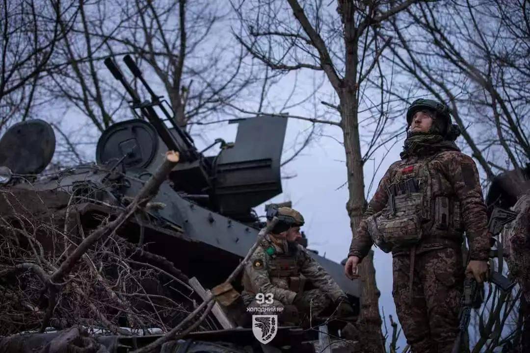 揭开乌克兰战场幕后:波兰雇佣军占多数<strong></p>
<p>亿博虚拟币</strong>,俄军如何应对国际复杂博弈?