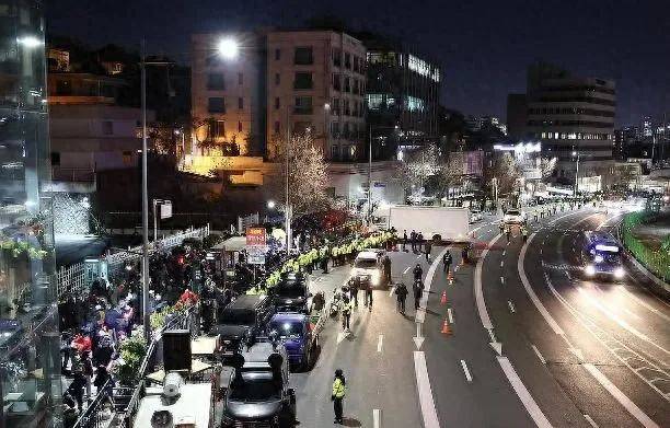 终于谈妥了?中方派人给韩传话<strong></p>
<p>亿博虚拟币</strong>,尹锡悦一旦拒捕,结局只有2个字