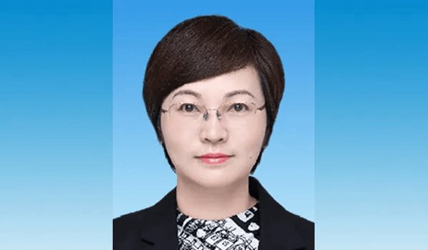 谭萍<strong></p>
<p>亿博虚拟币</strong>，已任广东省妇联党组书记！毕业后从宾馆前台接待员做起，曾在机场工作20多年