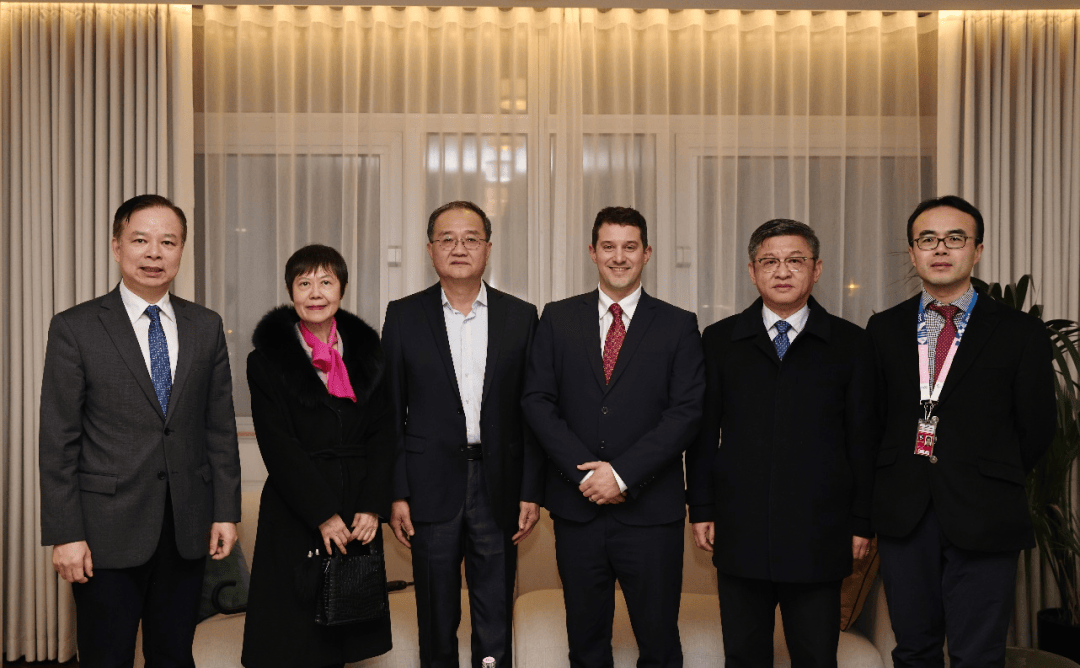 外交部副部长邓励<strong></p>
<p>亿博虚拟币</strong>，履新职