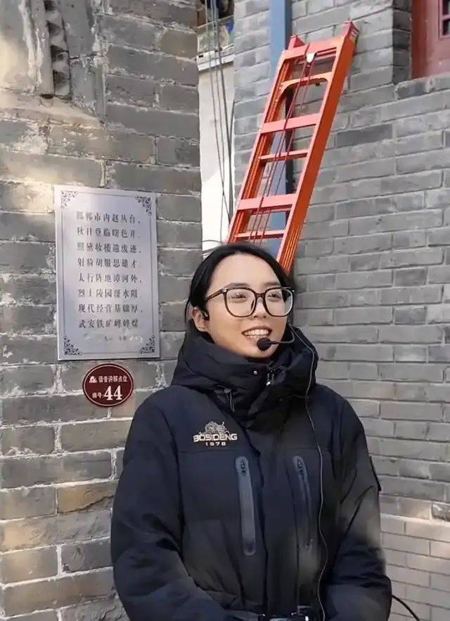 鸡窝头女士收拾漂亮上班了<strong></p>
<p>亿博虚拟币</strong>!精致一年潦草一天爆红