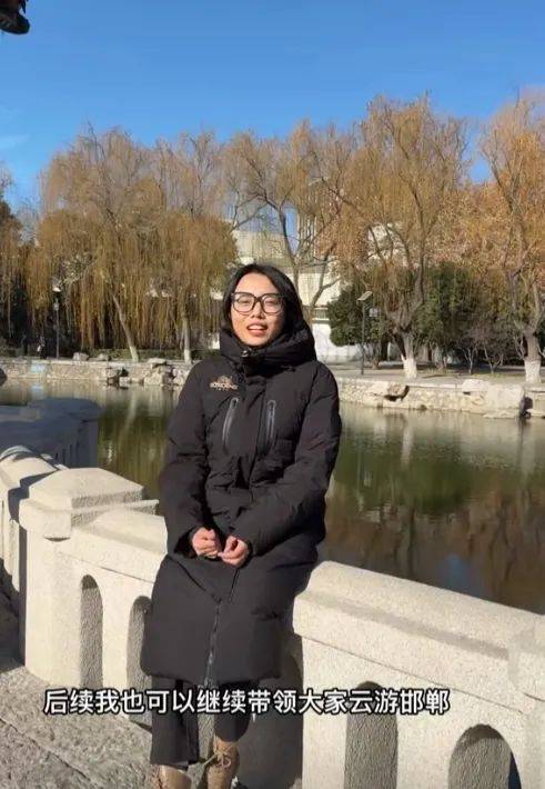 鸡窝头女士收拾漂亮上班了<strong></p>
<p>亿博虚拟币</strong>!精致一年潦草一天爆红