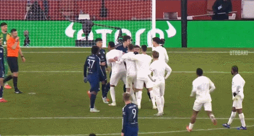 暴怒马奎尔怒斥哈弗茨和裁判<strong></p>
<p>西昌虚拟币</strong>，拉都拉不住最后无奈地笑了