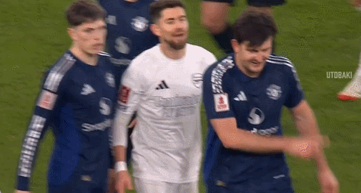 暴怒马奎尔怒斥哈弗茨和裁判<strong></p>
<p>西昌虚拟币</strong>，拉都拉不住最后无奈地笑了