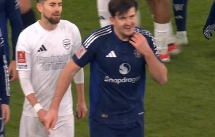 暴怒马奎尔怒斥哈弗茨和裁判<strong></p>
<p>西昌虚拟币</strong>，拉都拉不住最后无奈地笑了