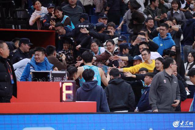 热血沸腾！青岛男篮最后三分钟14-0绝地翻盘<strong></p>
<p>西昌虚拟币</strong>，队史首次单赛季双杀辽宁