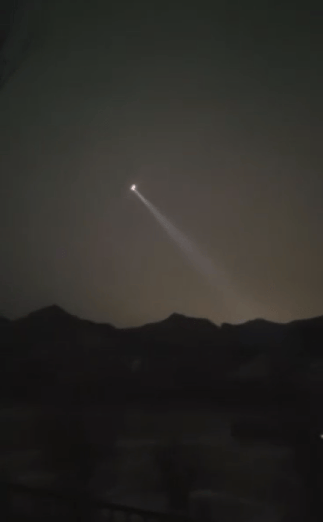 河北承德三人冰面落水<strong></p>
<p>虚拟币cz</strong>，官方：一名孩子已脱困，还有2人正搜救